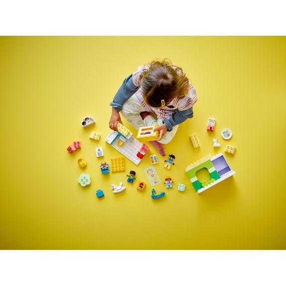 Конструктор LEGO DUPLO Будні в дитячому садку 67 деталей (10992) | Зображення 7