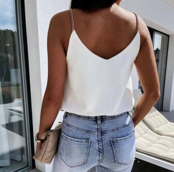 Женская легкая майка-топ из софта на тонких бретельк-цепочках MI617 размер 50/52 цвет белый | Зображення 1