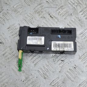 Блок керування склопідйомником передніх правих дверей Renault Laguna III 2007-2015 Рено Лагуна 3 807300001R