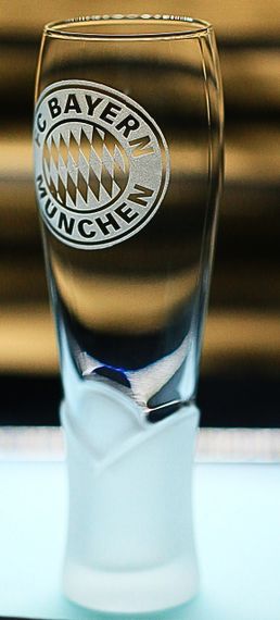 Пивной бокал крафтовый 440 мл ФК Bayern München Бавария с гравировкой подарок для фаната футбольная кружка | Зображення 2