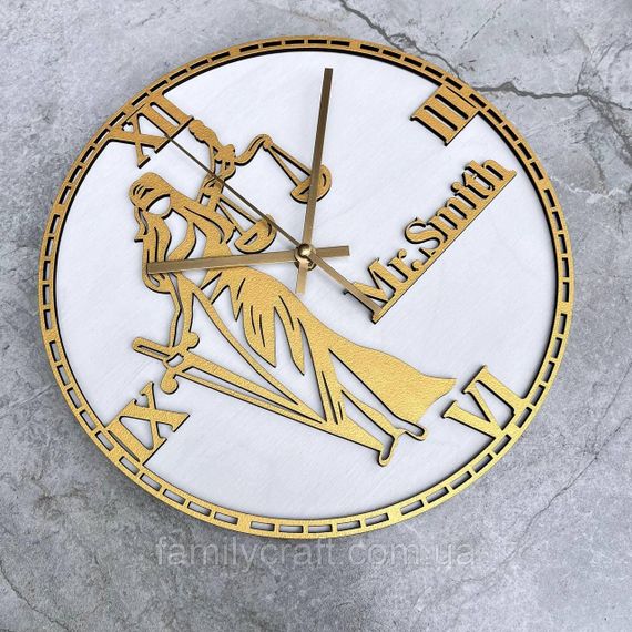 Настінний годинник з дерева для юриста з Фемідою Подарунок адвокату, судді, іменний декор кабінету | Зображення 7