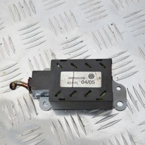 Підсилювач сигналу антени Volkswagen Golf VI 2008-2013 Підсилювач антени Фольксваген Гольф 6 5M0035570B