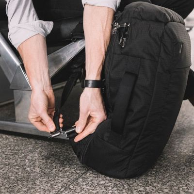 Рюкзак туристичний Pacsafe Vibe 28L backpack чорний (60303130) | Зображення 6