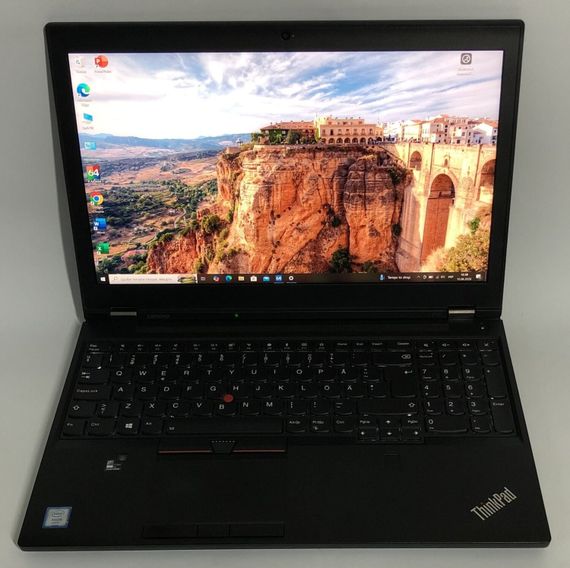 Мобільна робоча станція Б-клас Lenovo Thinkpad P51 / 15.6" (3840x2160) IPS / Intel Xeon E3-1535M v6 (4 (8) ядра по 3.1 - 4.2 GHz) / 16 GB DDR4 / 512 GB SSD / nVidia Quadro M2200, 4 GB GDDR5, 128-bit / WebCam / Win 10 Pro б/в + Подарунок Накопичувач 64 ГБ | Зображення 1