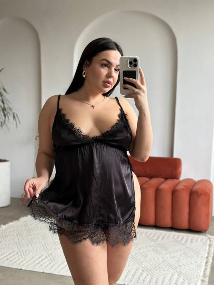 Атласний короткий пеньюар з мереживними краями  PLUS SIZE | Зображення 1