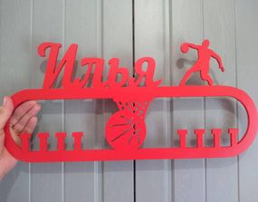Медальниця баскетбол, іменна з поличкою, дерев'яна, тримач для медалей, медальниці
