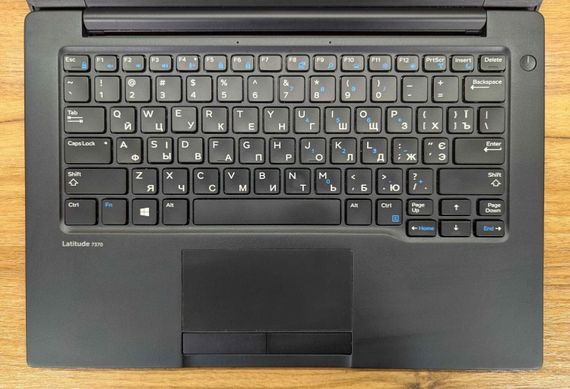 Ультрабук Dell Latitude 7370 / 13.3" (1920x1080) IPS / Intel Core m5-6Y57 (2 (4) ядра по 1.1 - 2.8 GHz) / 8 GB DDR3 / 240 GB SSD / Intel HD Graphics 515 / mHDMI / Windows 10 б/у + Подарок Флэш-накопитель USB 32 GB | Зображення 2