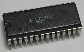КР580ВТ42 (аналог Intel i8253) мультиплексор і лічильник відновлення динамічної пам'яті. DIP28