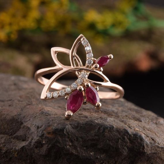 Кольцо из красного золота с рубинами 17.5 | Зображення 3