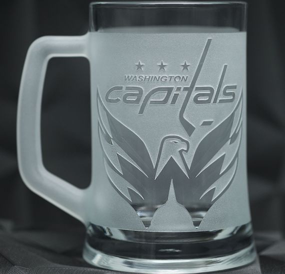 Подарунковий келих для пива 670 мл з гравіюванням лого хокейного клубу НХЛ Вашингтон Кепіталз