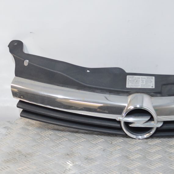 Решітка радіатора Opel Astra H 2004-2009 Решітка переднього бампера Опель Астра Н 13241961 13241963 | Зображення 1