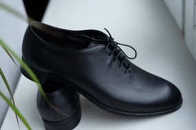 Шкіряні туфлі цільнокроєні 43 розмір