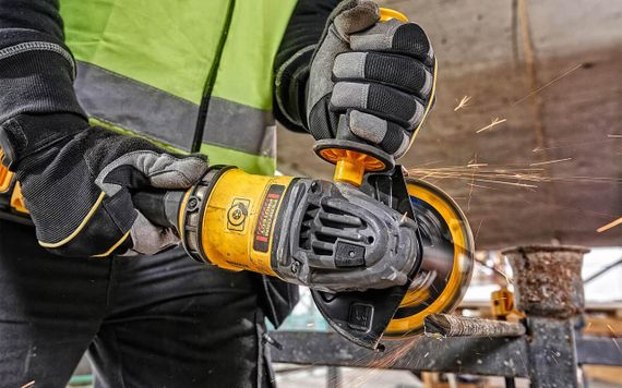 Шлифмашина угловая - болгарка аккумуляторная 125мм бесщёточная DeWALT DCG418T2 | Зображення 3