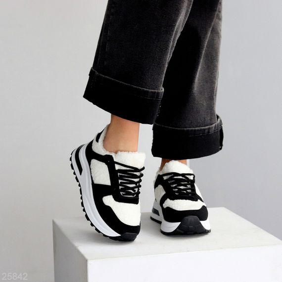 Молодіжні теплі чарівні чорно-білі кросівки шок-ціна | Зображення 1
