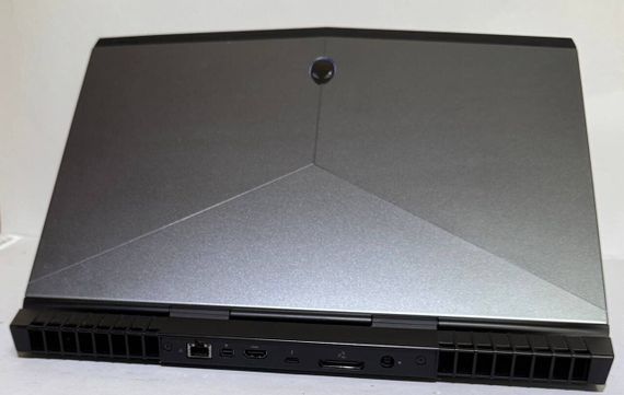Ігровий ноутбук Dell Alienware 15 R3 / 15.6" (1920x1080) IPS / Intel Core i7-7700HQ (4 (8) ядра по 2.8 - 3.8 GHz) / 32 GB DDR4 / 512 GB SSD / nVidia GeForce GTX 1070, 8 GB GDDR5, 256-bit / WebCam б/в | Зображення 8
