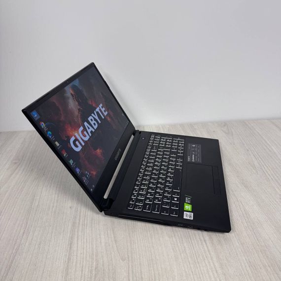 Игровой ноутбук Б-класс Gigabyte G5 KC / 15.6" (1920x1080) IPS / Intel Core i5-10500H (6 (12) ядер по 2.5 - 4.5 GHz) / 16 GB DDR4 / 512 GB SSD NVMe / nVidia GeForce RTX 3060, 6 GB GDDR6, 192-bit / WebCam б/у | Зображення 3