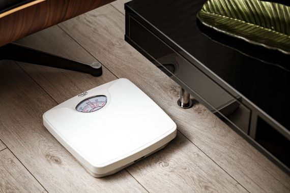 Ваги підлогові механічні Adler AD 8151 білі до 130 кг з класичною аналоговою шкалою | Зображення 5