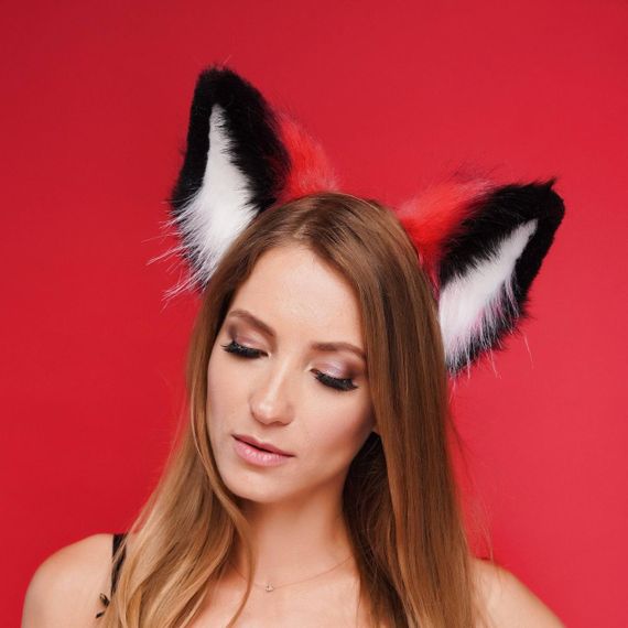 Хутряні вушка кішки триколірні: Червоний, чорний, білий OKOVA Sex Aura