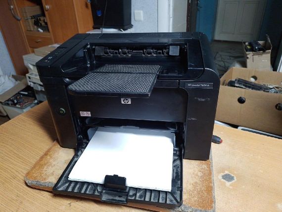 Принтер HP LaserJet Pro P1606dn / лазерний монохромний друк / 600x600 dpi / A4 / 25 стор / хв / USB 2.0, Ethernet / Двосторонній друк Дуплекс б/в | Зображення 1