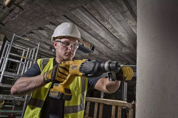 Перфоратор акумуляторний DeWALT SDS-Plus без АКБ та ЗП DCH133N | Зображення 1