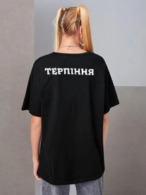 Жіноча чорна модна оверсайз футболка з трендовим принтом