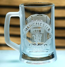 Пивной бокал 670мл Манчестер Юнайтед FC Manchester с гравировкой подарок для фаната футбольная кружка Роналдо