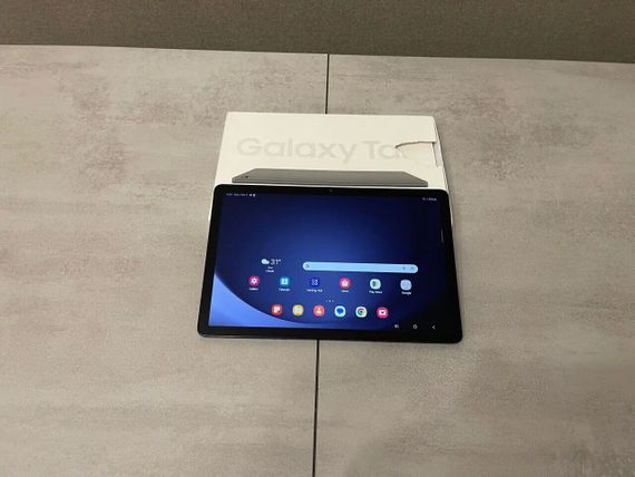 Планшет Samsung Galaxy Tab A9+ (SM-X218U) / 11" (1920x1200) TFT / Qualcomm Snapdragon 695 (8 ядер по 1.8 - 2.2 GHz) / 4 GB RAM / 64 GB Memory / Qualcomm Adreno 619 / 5G | Зображення 1