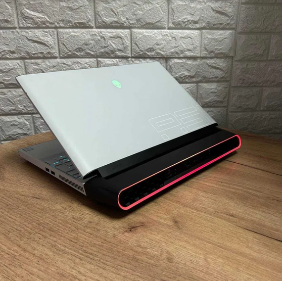 Ноутбук Dell Alienware Area 17,3" 144Hz i7 9700K 32Gb SSD 256Gb+HDD RTX 2080 Б/В | Зображення 6