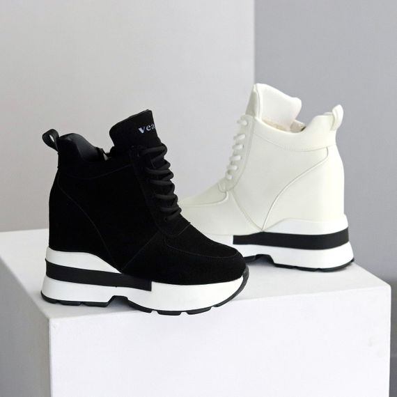 Эффектные белые зимние сникерсы на танкетке доступная цена | Зображення 8