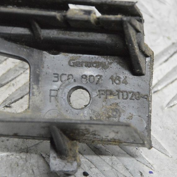 Кріплення переднього бампера праве Volkswagen Passat B6 2005-2010 Кронштейн бампера Фольксваген 3C0807184 | Зображення 2