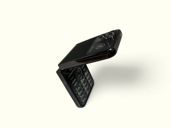 Кнопковий мобільний телефон розкладачка AIEK I15 Max на 4 сім карти Black | Зображення 1