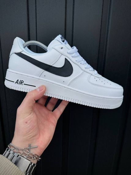 Кросівки Nike Air Force (білі з чорним лого, шкіра ліцензія) | Зображення 1
