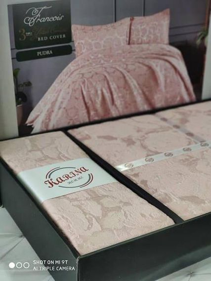 Покрывало(250х260см) с наволочками (50х70см) Karina Francios pudra  Жаккард с бархатной набивкой