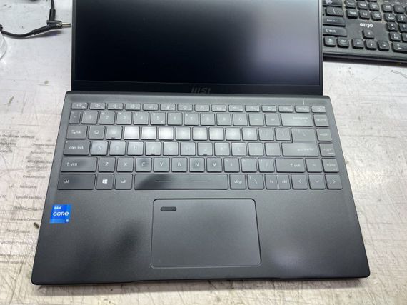 Ультрабук Б-класс MSI Summit B14 A11M-077US / 14" (1920x1080) IPS / Intel Core i5-1135G7 (4 (8) ядра по 2.4 - 4.2 GHz) / 16 GB DDR4 / 512 GB SSD / Intel Iris Xe Graphics / WebCam б/у | Зображення 5