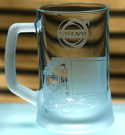 Пивний келих 670 мл Volvo Truck Вольво подарунок для далекобійника  кухоль з гравіюванням вантажівки | Зображення 2