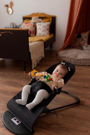 Дитячий шезлонг (крісло-гойдалка)  для новонароджених дуга з іграшками в подарунок Чорний | Зображення 2
