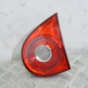 Ліхтар задній правий Volkswagen Golf V 2003-2009 Ліхтар внутрішній кришки багажника Фольксваген 1K6945108C