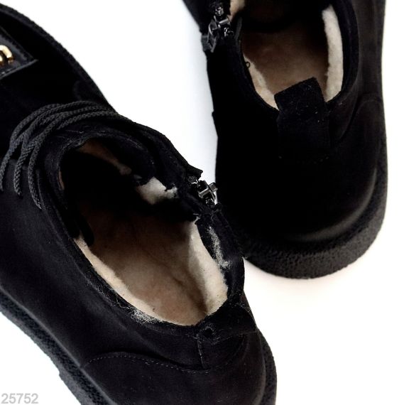 Дизайнерські чорні замшеві зимові черевики з глянсовою вставкою | Зображення 4