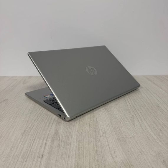 Ультрабук Б-класс HP 15-fd0182wm / 15.6" (1920x1080) IPS / Intel Core i7-1355U (10 (12) ядер по 3.7 - 5.0 GHz) / 16 GB DDR4 / 1000 GB SSD / Intel Iris Xe Graphics / WebCam б/у | Зображення 7