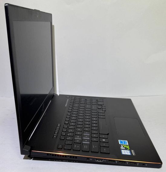Ігровий ноутбук ASUS ROG Zephyrus GM501GS / 15.6" (1920x1080) IPS / Intel Core i7-8750H (6 (12) ядер по 2.2 - 4.1 GHz) / 16 GB DDR4 / 500 GB SSD / nVidia GeForce GTX 1070, 8 GB GDDR5, 256-bit / WebCam б/в | Зображення 4