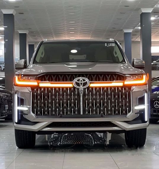 Комплект обвісів VIP для Toyota Land Cruiser 300 2021- рр | Зображення 1
