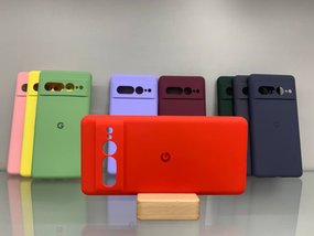 Google Pixel 7 Pro Противоударный чехол с логотипом софт тач красный