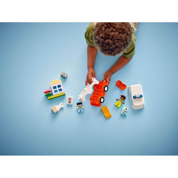 Конструктор LEGO DUPLO Town Швидка допомога та водій (10447) | Зображення 6