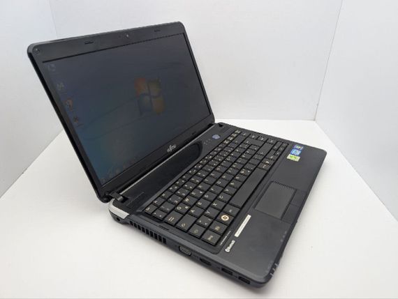 Ноутбук Fujitsu LifeBook LH531 / 14" (1366x768) TN / Intel Core i5-2430M (2 (4) ядра по 2.4 - 3.0 GHz) / 6 GB DDR3 / 500 GB HDD / Intel HD Graphics 3000 / WebCam / DVD-ROM б/у | Зображення 4