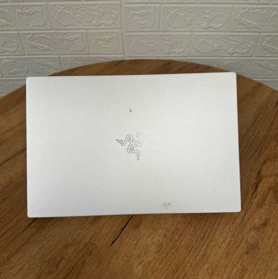 Ноутбук Razer Blade 15 Silver 144Hz i7 9750H 16GB SSD 512GB RTX 2070 MaxQ Б/В | Зображення 4
