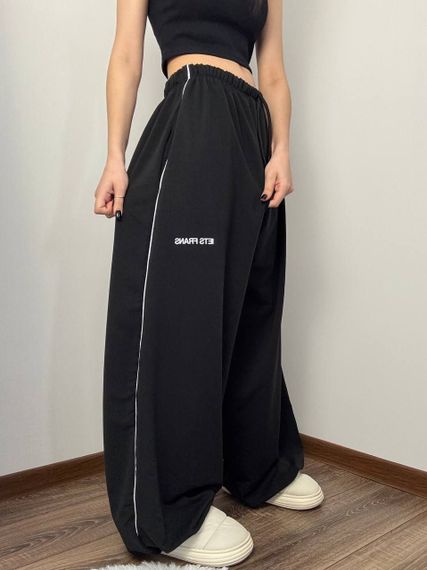 Женские спортивные штаны супер оверсайз широкие свободные SSH713  цвет черный, размер onesize 42/50 | Зображення 1