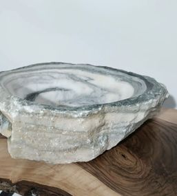 Умывальник из мрамора