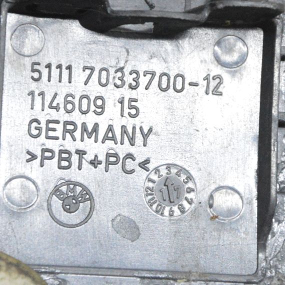 Заглушка гака переднього бампера BMW E60 E61 2003-2010 Заглушка фаркопа переднього БМВ е60 51117033700 7033700 | Зображення 2