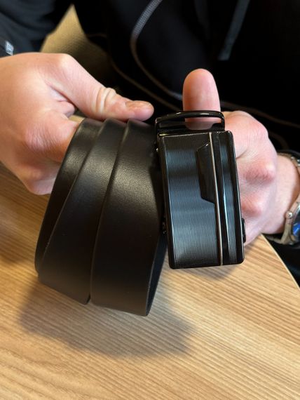 Мужской кожаный ремень с пряжкой автомат 4978 | Зображення 1