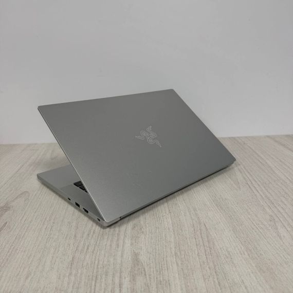 Игровой ноутбук Б-класс Razer Blade 14 RZ09-0427 / 14" (1920x1080) IPS / AMD Ryzen 9 6900HX (8 (16) ядер по 3.3 - 4.9 GHz) / 16 GB DDR5 / 512 GB SSD NVMe / nVidia GeForce RTX 3070 Ti, 8 GB GDDR6, 256-bit / WebCam б/у | Зображення 5